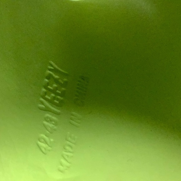 Yeezy Glow Green Slides - Picture 7 of 11